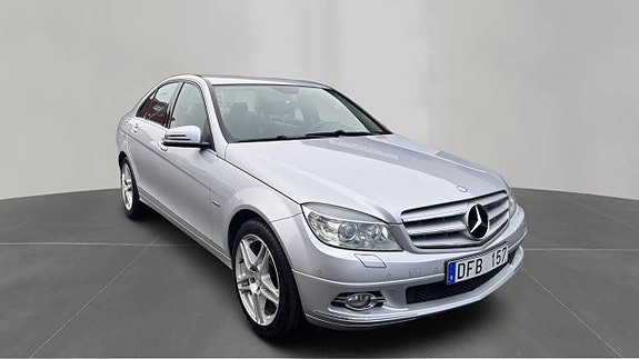 Mercedes-Benz C220 3 of 5