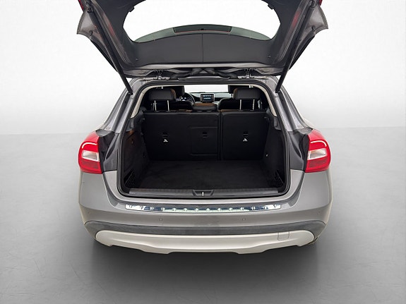 Mercedes-Benz GLA200 25 of 27