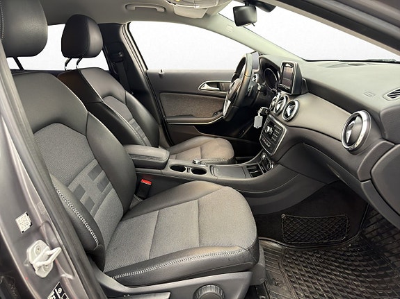 Mercedes-Benz GLA200 21 of 27
