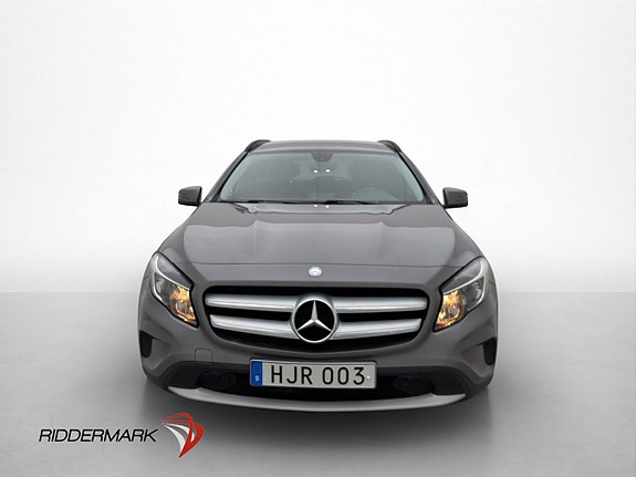 Mercedes-Benz GLA200 2 of 27