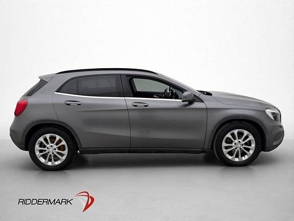 Mercedes-Benz GLA200 4 of 27