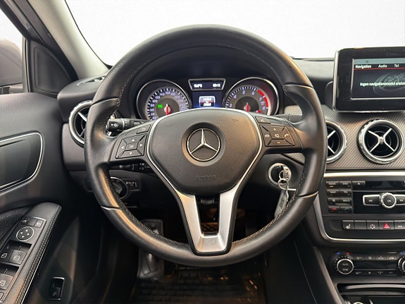 Mercedes-Benz GLA200 10 of 27