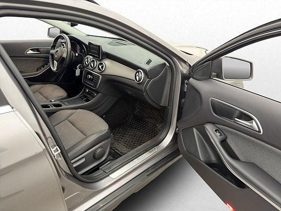 Mercedes-Benz GLA200 22 of 27