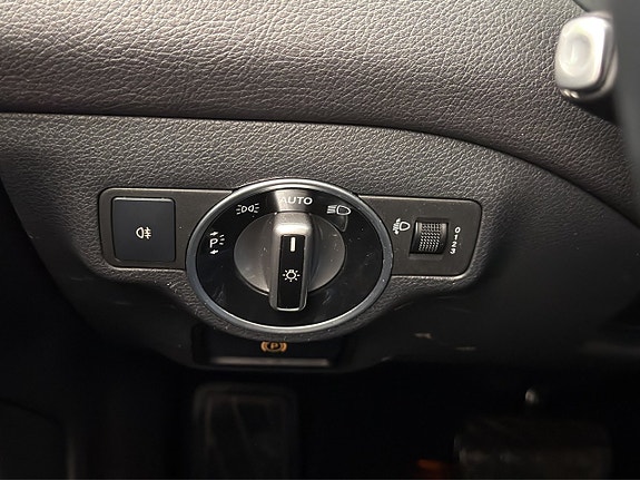 Mercedes-Benz GLA200 15 of 27