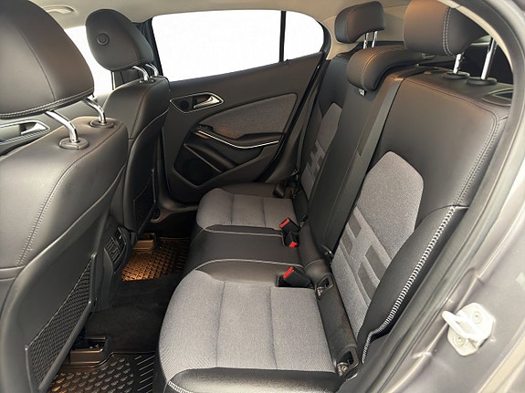 Mercedes-Benz GLA200 23 of 27