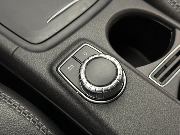 Mercedes-Benz GLA200 20 of 27