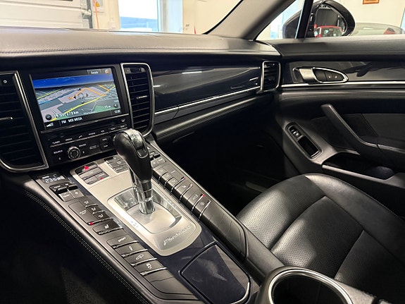 Porsche Panamera 2 of 5