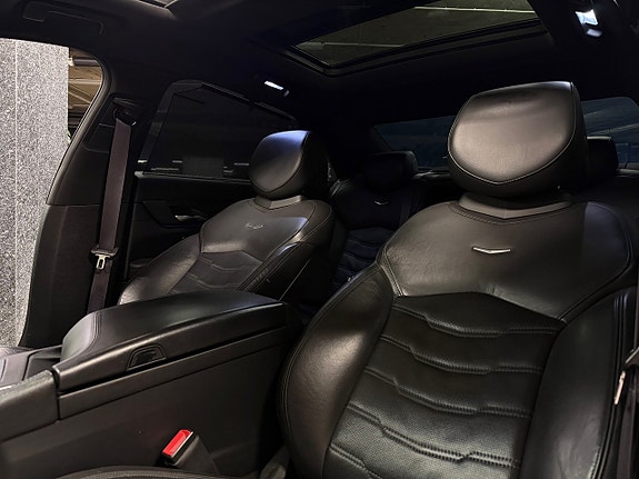 Cadillac CT6 26 of 30