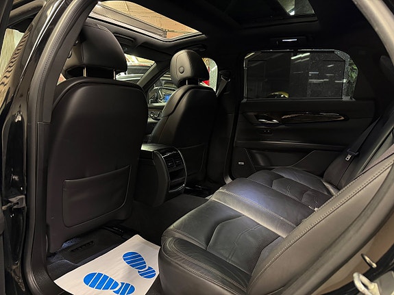 Cadillac CT6 29 of 30