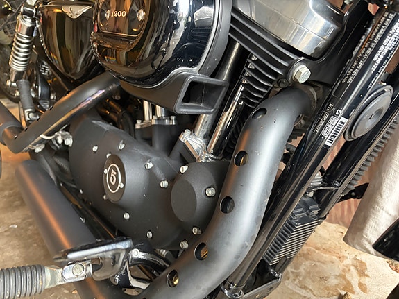 Harley-Davidson Forty-Eight 2 of 5