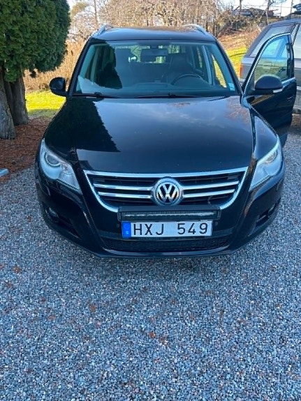 Volkswagen Tiguan 2 of 2