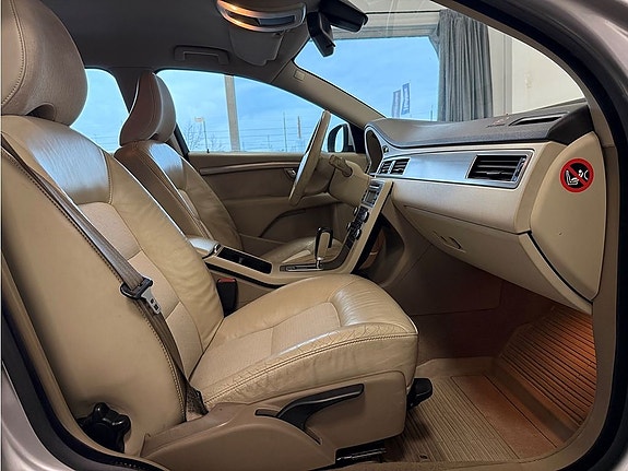Volvo V70 4 of 5