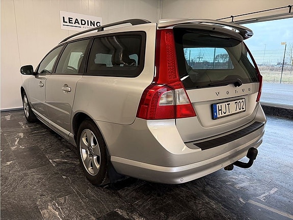 Volvo V70 2 of 5