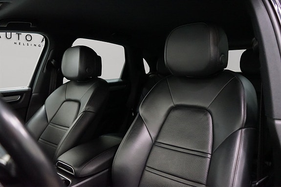 Porsche Cayenne 11 of 27