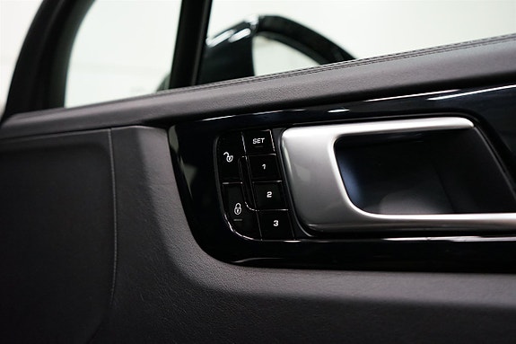 Porsche Cayenne 24 of 27