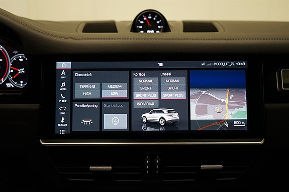 Porsche Cayenne 17 of 27