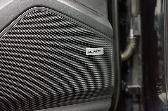 Porsche Cayenne 13 of 27