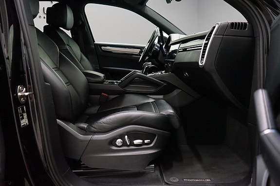 Porsche Cayenne 23 of 27