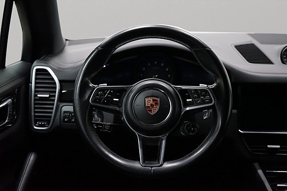 Porsche Cayenne 14 of 27
