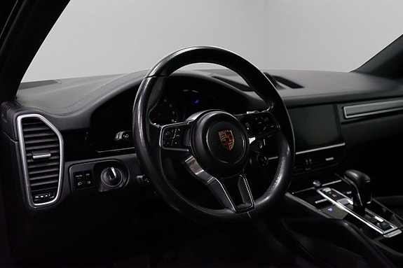 Porsche Cayenne 9 of 27
