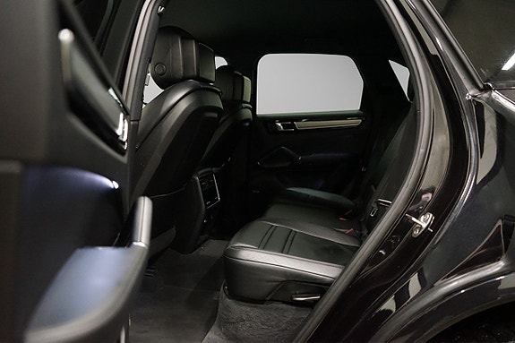 Porsche Cayenne 8 of 27