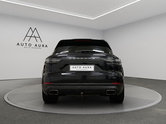 Porsche Cayenne 5 of 5