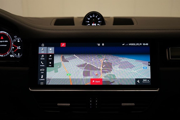 Porsche Cayenne 19 of 27