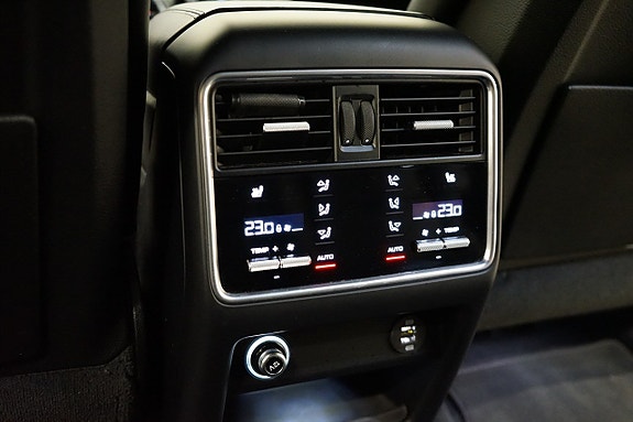 Porsche Cayenne 27 of 27