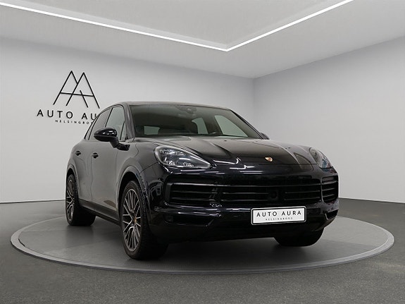 Porsche Cayenne 3 of 5