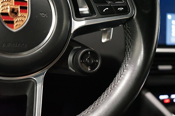 Porsche Cayenne 22 of 27