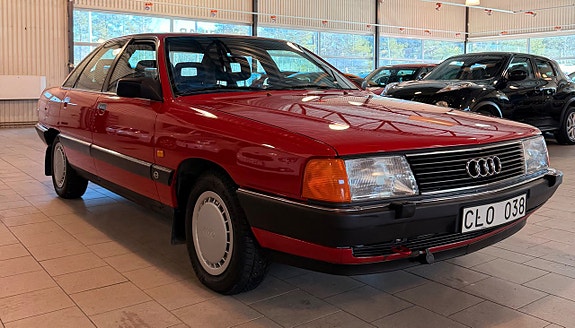 Audi 100 2 of 5
