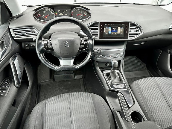 Peugeot 308 7 of 9