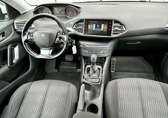 Peugeot 308 8 of 9