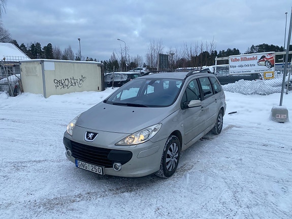 Peugeot 307 2 of 5