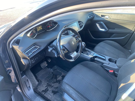Peugeot 308 SW 14 of 14
