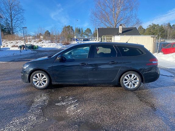 Peugeot 308 SW 4 of 5