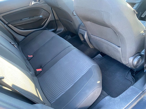 Peugeot 308 SW 10 of 14