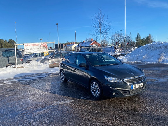 Peugeot 308 SW 2 of 5