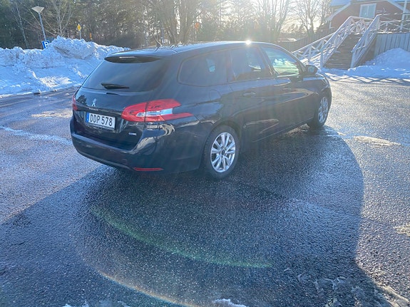 Peugeot 308 SW 7 of 14