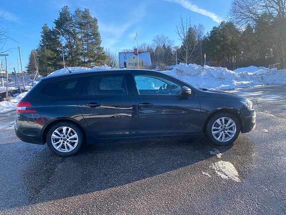 Peugeot 308 SW 9 of 14