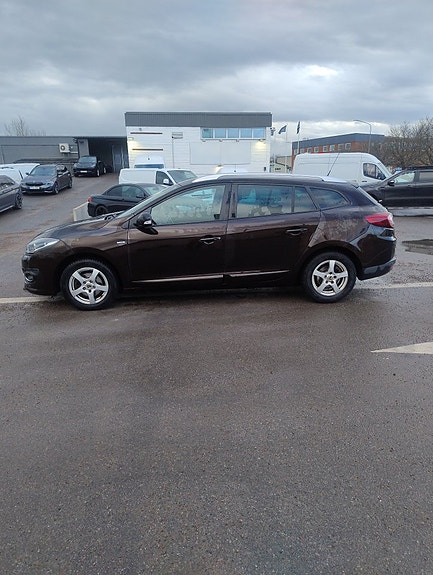 Renault Megane III 3 of 5