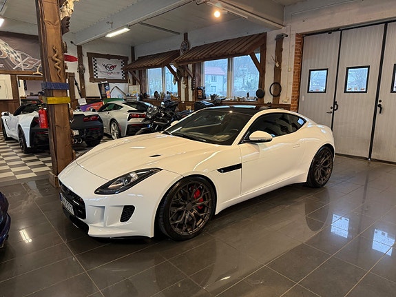 Jaguar F-TYPE 3 of 5