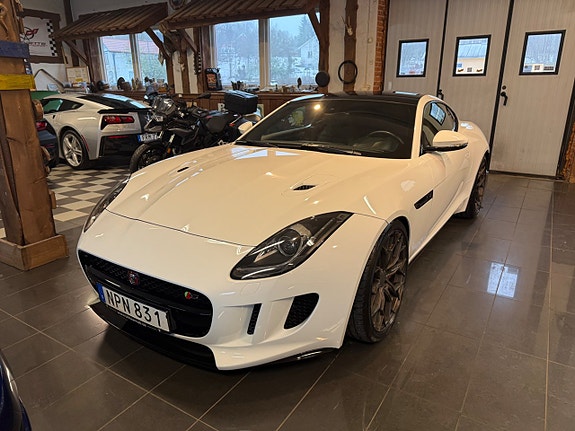 Jaguar F-TYPE 4 of 5