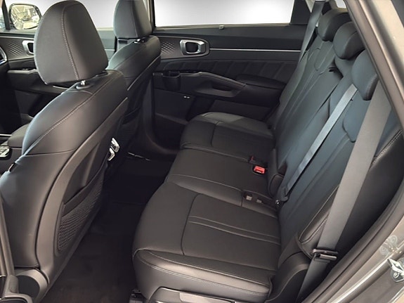 Kia Sorento 9 of 20