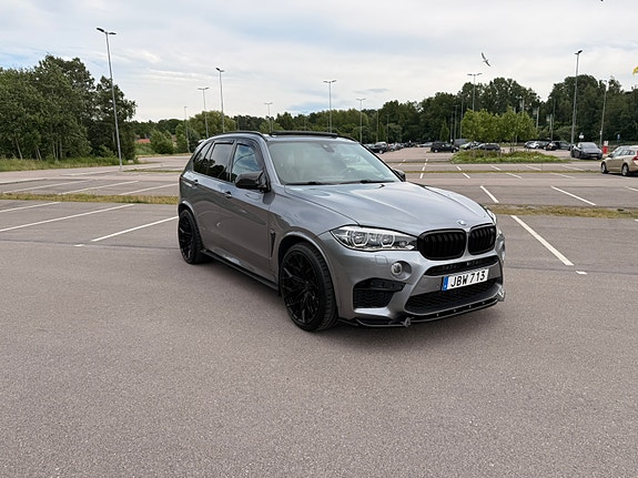 BMW X5 2 of 5