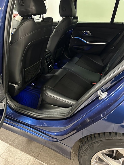 BMW 320 8 of 12