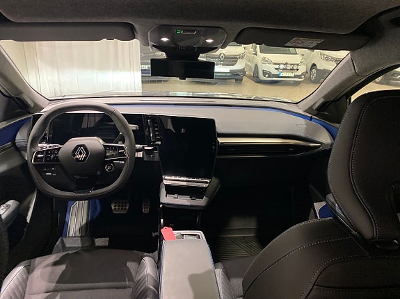 Renault Scenic E-Tech 2 of 12