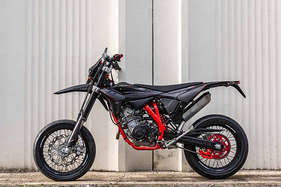 Beta MOTARD BLACK RR 125 4T R 2026 FINNS I VÅR BUTIK! 2 of 5