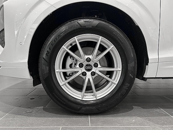 Audi Q3 6 of 16