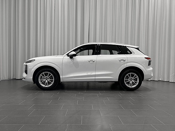 Audi Q3 2 of 5